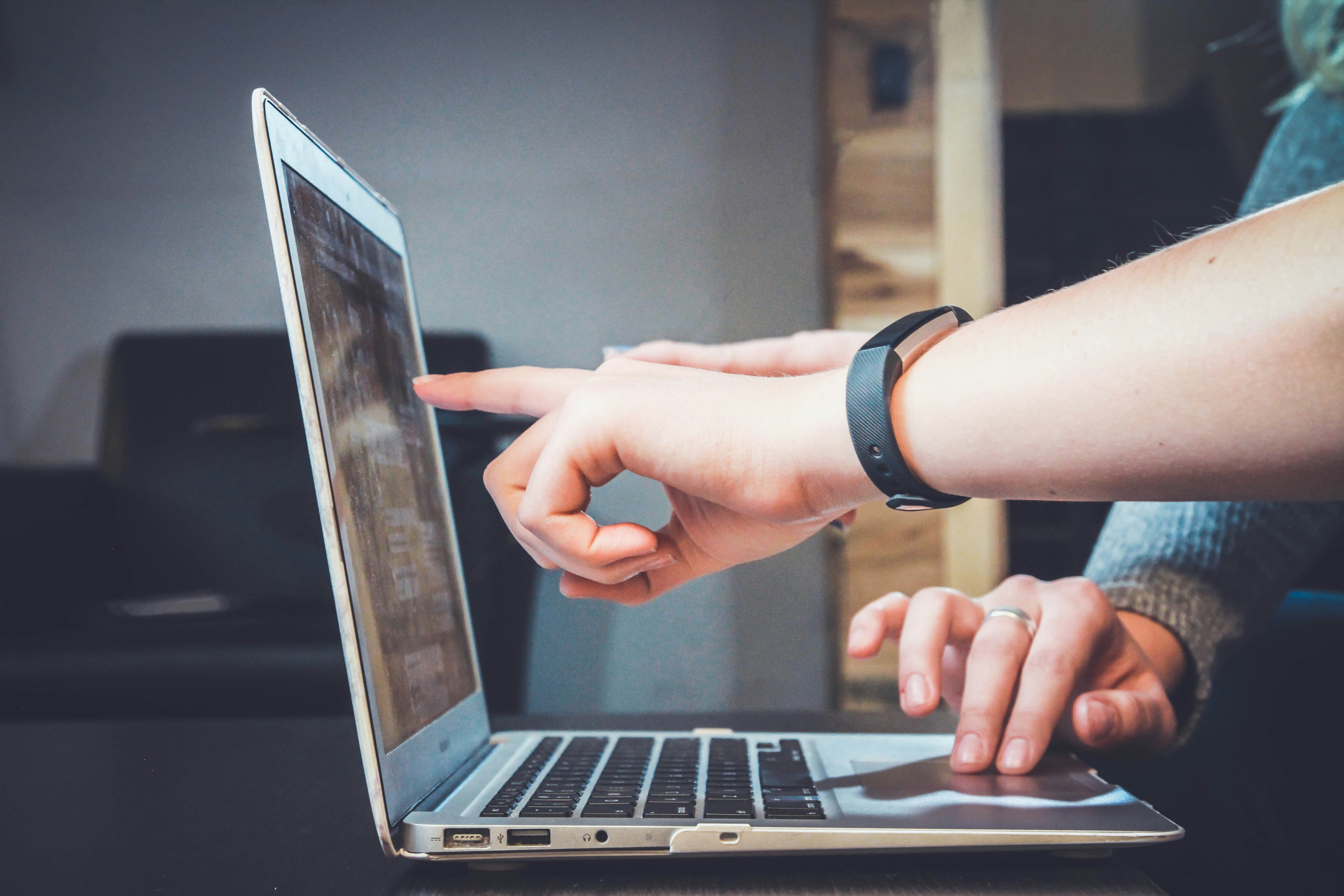 Couverture de l'article : TPE-PME : Pourquoi votre site web n’attire pas de clients et comment y remédier
